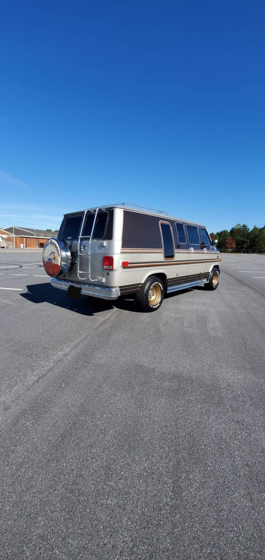  Chevrolet G20 Conversion Van  (CG21305) 1988 года  (фото 29 из 257)
